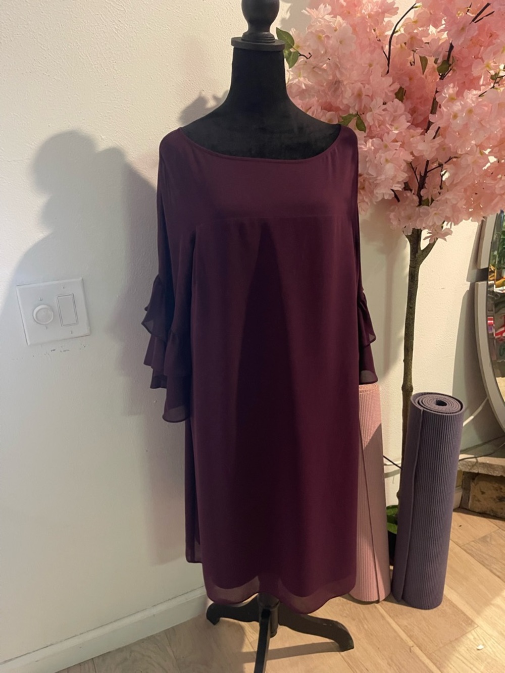 Vince Camuto Plum Ruffle-Sleeve Long Sleeve Shift Dress